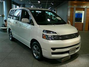 Фото каталог авто Toyota Voxy, фото 1