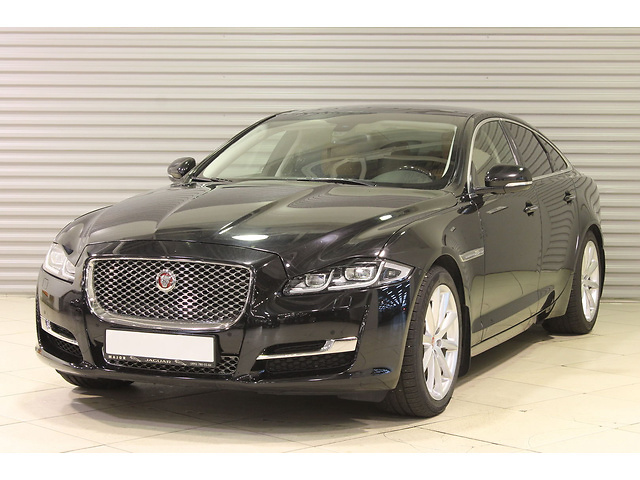 Jaguar XJ  Москва 2016 1